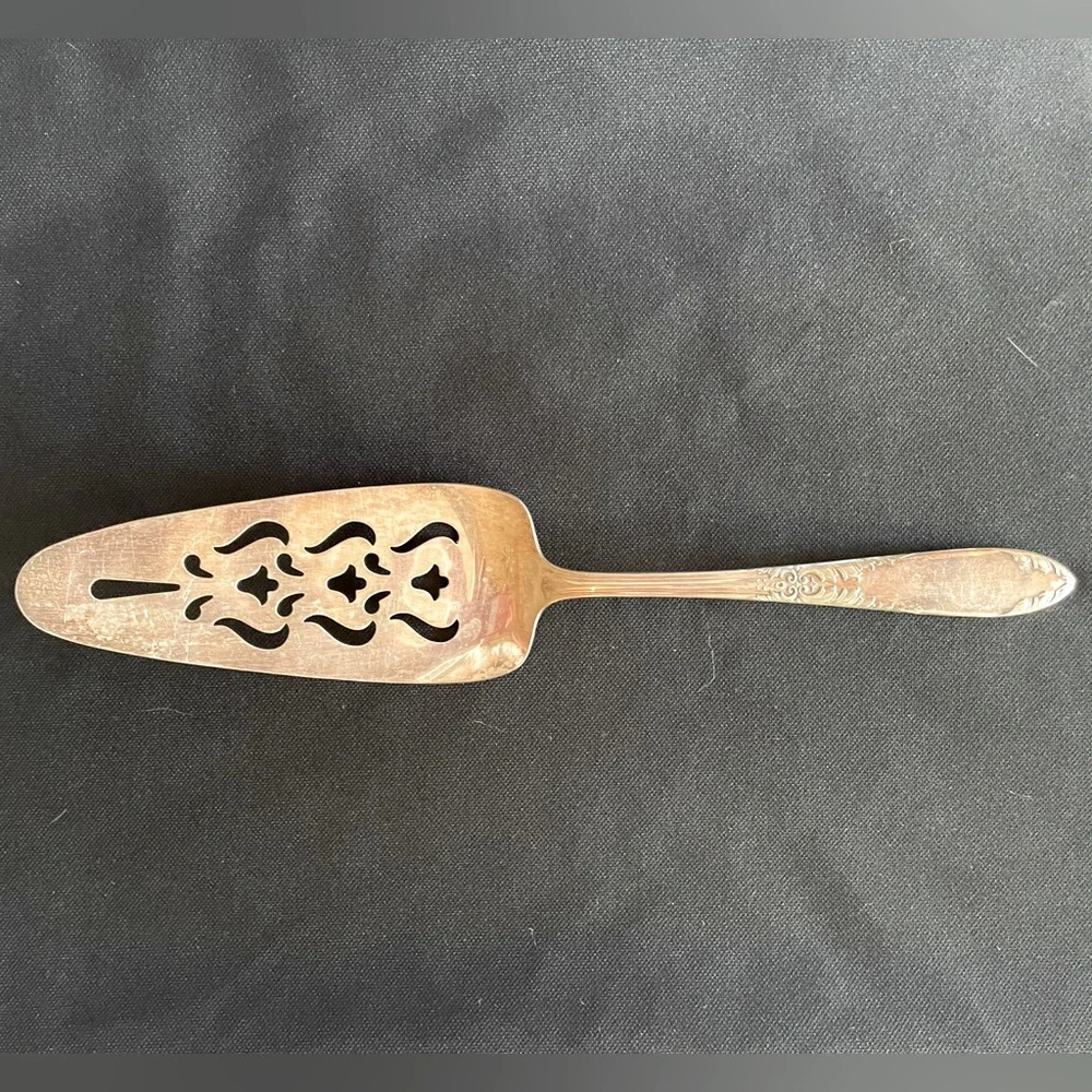 National Silver King Edward Pierced Pie Server